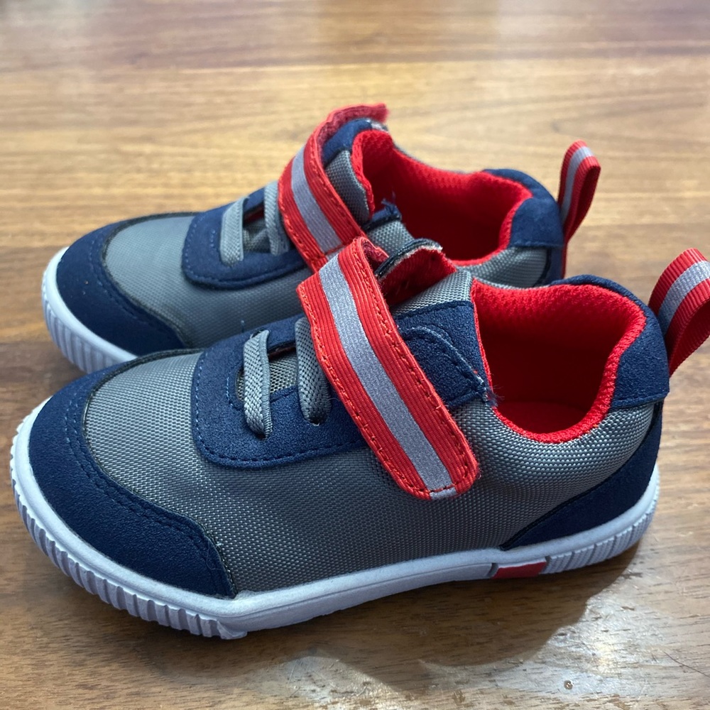 NEW Livie and Luca Size 6